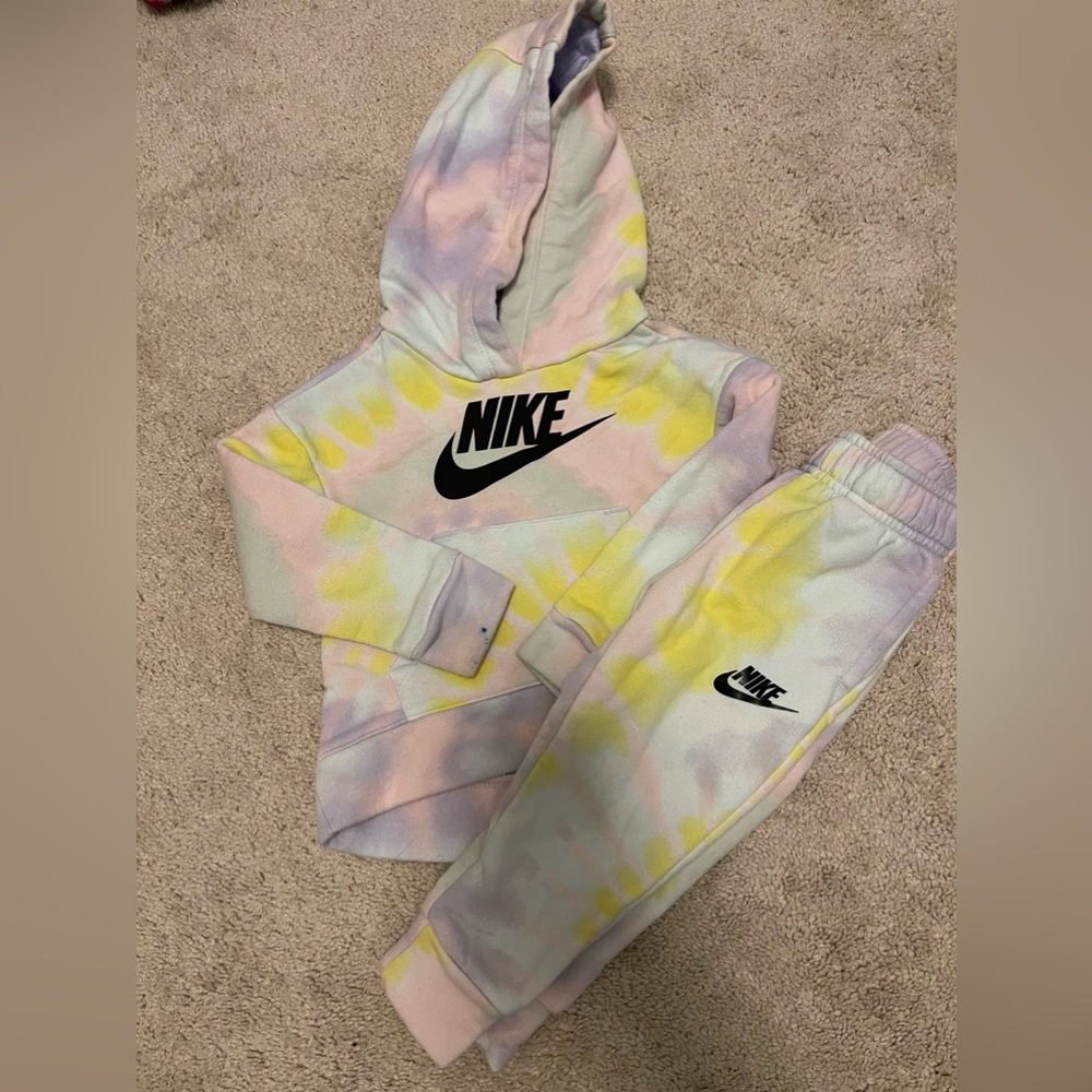 Nike sweatshirt and pants outfit
